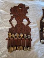 Indonesische zilveren lepeltjes op houten wanddecoratie, Antiek en Kunst, Ophalen of Verzenden