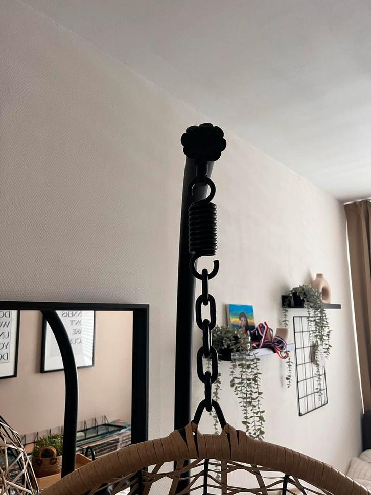 Hangstoel met standaard - Alkmaar, Huis en Inrichting, Stoelen, Zo goed als nieuw, Eén, Metaal, Overige kleuren, Ophalen of Verzenden