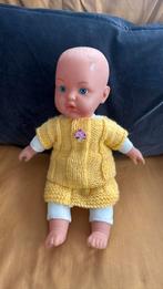 Pop met poppenkleding en geluid, Ophalen of Verzenden, Gebruikt, Babypop