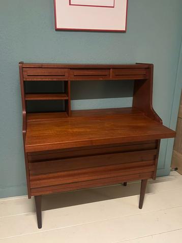 Vintage dresser beschikbaar voor biedingen