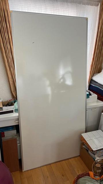 Whiteboard 180 cm x 90 cm beschikbaar voor biedingen
