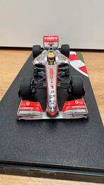 Lewis Hamilton MP4-24 2009 1:18, Hobby en Vrije tijd, Modelauto's | 1:18, Ophalen of Verzenden, Zo goed als nieuw, Overige merken