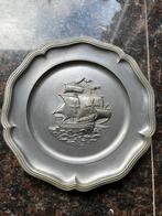 Diverse tinnen bordjes, vaasjes en maatbekers, Ophalen of Verzenden