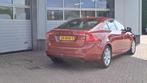 Volvo S60 1.5 T2 Kinetic Trekhaak Automaat, Sloelverwarming,, Auto's, Volvo, Stof, 4 cilinders, S60, 122 pk