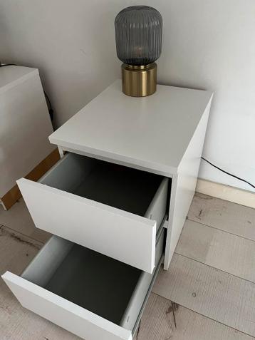Twee IKEA Malm nachtkastjes + Solklint lamp - afbeelding 7