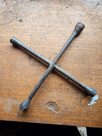 Wielmoersleutel Kruissleutel beschikbaar voor biedingen