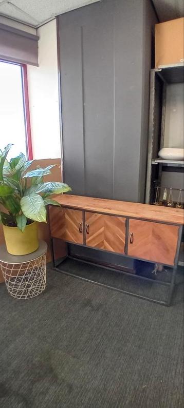 Industrieel Dressoir Hout & Metaal H75 X D30,5X L120  beschikbaar voor biedingen