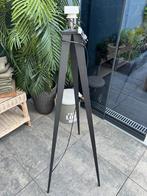 Staande lamp vloerlamp driepoot, Huis en Inrichting, Lampen | Vloerlampen, Ophalen, Zo goed als nieuw, Metaal, 150 tot 200 cm