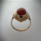 gouden damesring met bloedkoraal jaren 60, Sieraden, Tassen en Uiterlijk, Antieke sieraden, Ophalen of Verzenden, Goud, Ring
