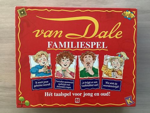 Van Dale Familiespel- 2 tot 4 spelers of teams - vanaf 8 jr, Hobby en Vrije tijd, Gezelschapsspellen | Bordspellen, Nieuw, Ophalen of Verzenden