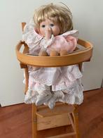 Dolly Dunt porselein pop met houten stoel, Verzamelen, Poppen, Gebruikt, Pop, Ophalen
