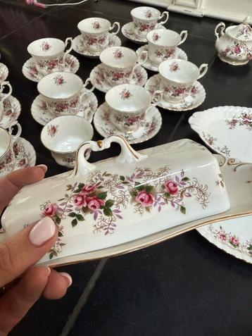 Royal Albert Lavender Rose Compleet Servies beschikbaar voor biedingen