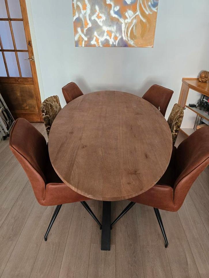 Mangohouten eettafel met 4 cognac kuipstoelen, Huis en Inrichting, Complete eetkamers, Zo goed als nieuw, 4 tot 6 stoelen, Ophalen