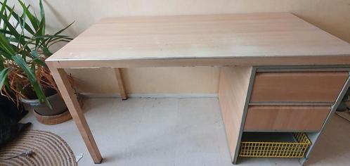 Gratis op te halen: metalen bureau – stevige kwaliteit!, Huis en Inrichting, Bureaus, Zo goed als nieuw, Ophalen