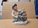Oude man met eekhoorn beeldje, Verzamelen, Beelden en Beeldjes, Ophalen of Verzenden, Gebruikt, Mens