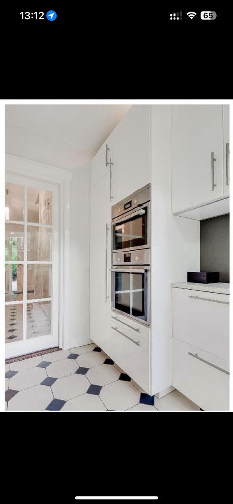 Ikea keukenkast wand hoog hoogglans wit (Ringhull), Huis en Inrichting, Keuken | Complete keukens, Zo goed als nieuw, Enkelwandige keuken