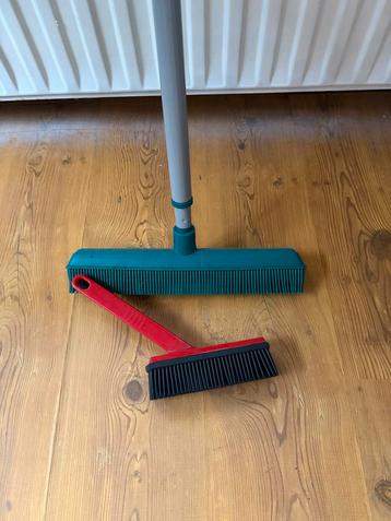 Rubberen Bezem - Ideaal voor kapsalon of trimsalon beschikbaar voor biedingen