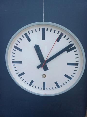 Vintage electrische klok CTW.  beschikbaar voor biedingen
