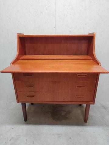 Secretaire beschikbaar voor biedingen