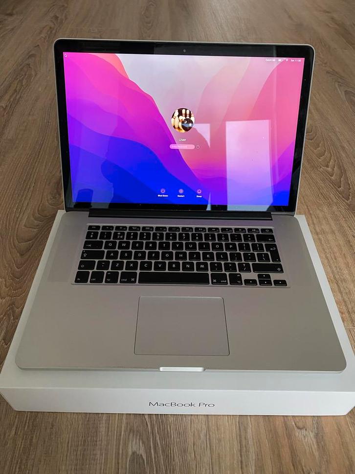 Apple MacBook Pro 15", Computers en Software, Apple Macbooks, Zo goed als nieuw, MacBook Pro, 15 inch, 2 tot 3 Ghz, 256 GB, 16 GB