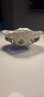 Antieke fruitschaal met bloemmotief, Ophalen of Verzenden