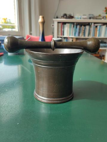 Antieke bronzen vijzel, Engels, 18e eeuw, met inscriptie  beschikbaar voor biedingen
