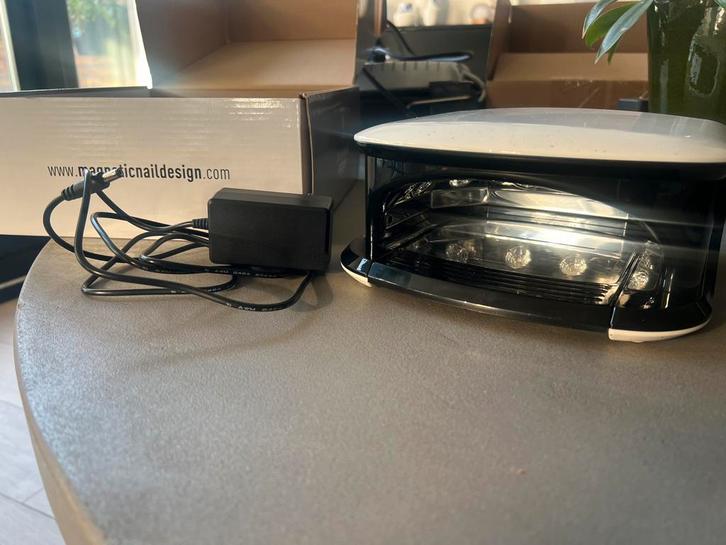 Magnetic Twin Light lamp + 20 gellakken (Diva & Magnetic), Sieraden, Tassen en Uiterlijk, Uiterlijk | Cosmetica en Make-up, Zo goed als nieuw