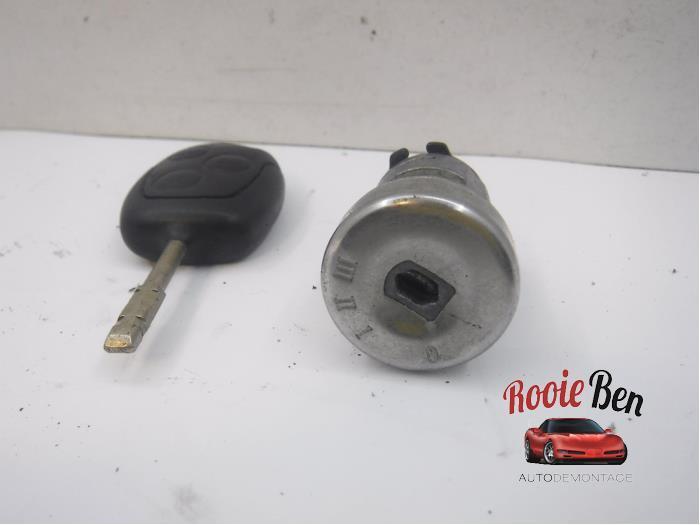 Kontaktslot + Sleutel van een Ford Mondeo, Auto-onderdelen, Overige Auto-onderdelen, Ford, Gebruikt, 3 maanden garantie, Ophalen of Verzenden