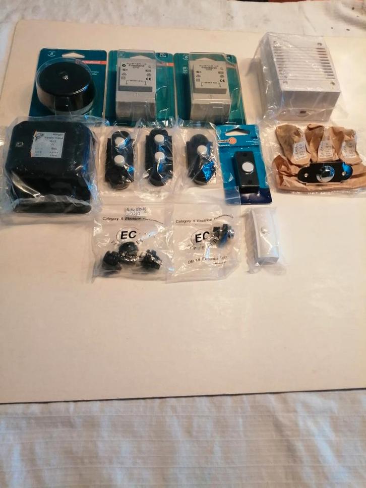 Inz. Magazijnopruiming en bedrijfsbeeind.div.Trafo's,bellen, Doe-het-zelf en Verbouw, Elektra en Kabels, Zo goed als nieuw, Overige typen