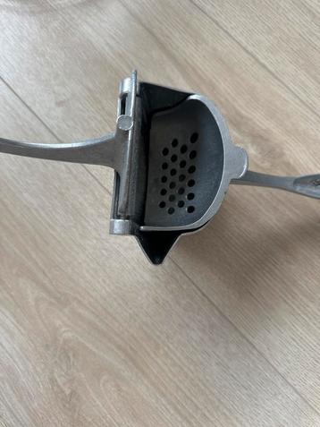 Citroen/sinasappel pers - Handig Keukenhulpje beschikbaar voor biedingen