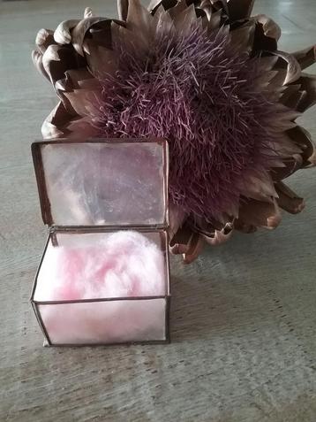 CAPIZ.. SIERADEN DOOSJE..( OESTERSCHELP). beschikbaar voor biedingen