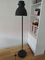Ikea Hektar stijlvolle zwarte vloerlamp, Huis en Inrichting, Ophalen, Zo goed als nieuw, Metaal, 150 tot 200 cm