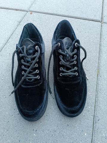 Filling Pieces low Eva velvet all black maat 40/41 beschikbaar voor biedingen