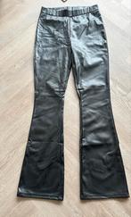 Zwarte Lederlook Flair Broek S/M, Ophalen of Verzenden, Nieuw, Zwart, Lang