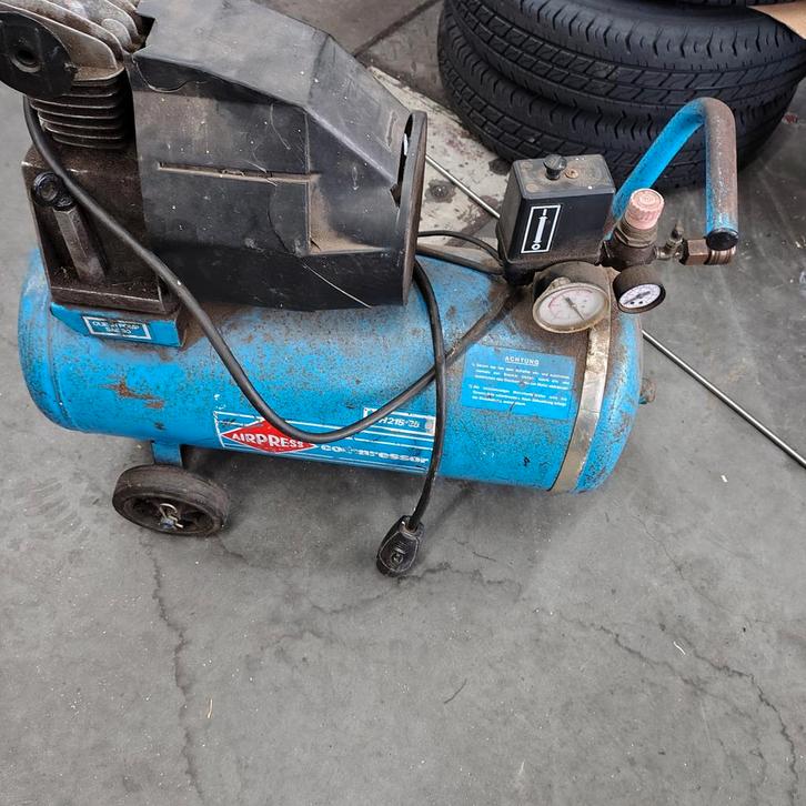 Airpress Compressor - Gebruikt 25l, Doe-het-zelf en Verbouw, Compressors, Gebruikt, 6 tot 10 bar, Minder dan 25 liter, Minder dan 200 liter/min