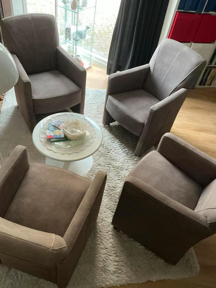 4 Leverkleurige Eetkamerstoelen, Huis en Inrichting, Fauteuils, Zo goed als nieuw, Stof, 50 tot 75 cm, Minder dan 75 cm, Ophalen of Verzenden