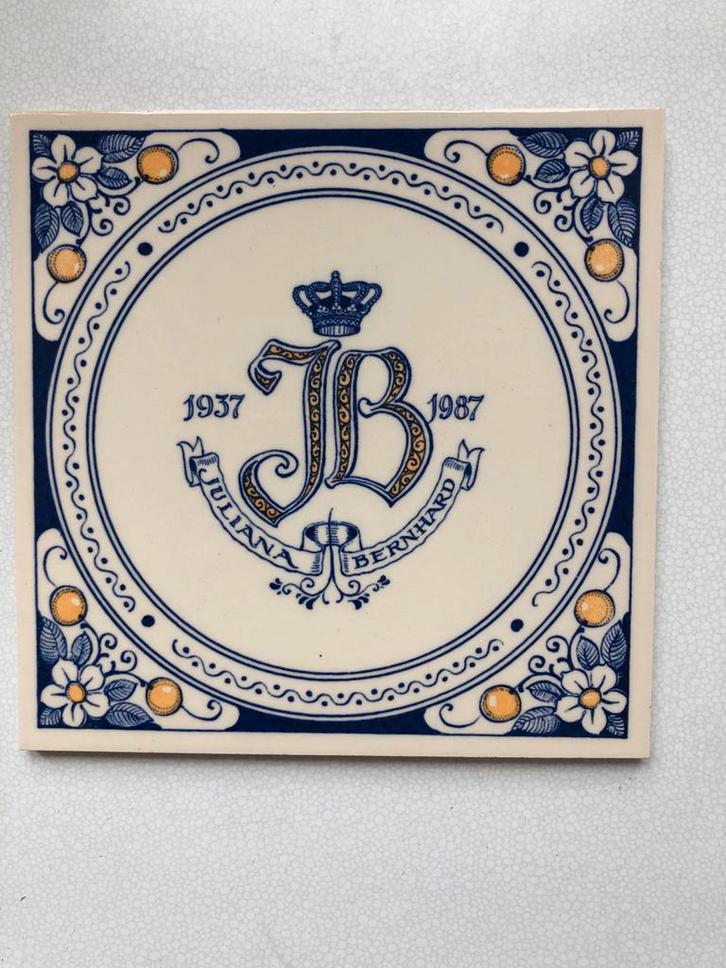 Juliana & Bernard Tegeltje 50 Jaar Huwelijk, Verzamelen, Koninklijk Huis en Royalty, Gebruikt, Overige typen, Nederland, Ophalen of Verzenden