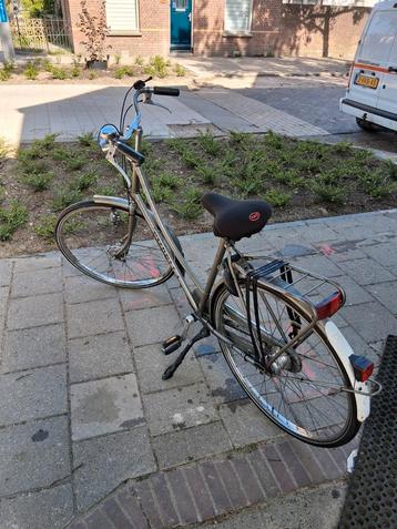 Damesfiets framemaat 54 versnellingen 3stuks  Trommelremmen  beschikbaar voor biedingen