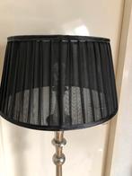 Elegante Staande Lamp met Zwarte Kap, Ophalen, Zo goed als nieuw, Metaal, 100 tot 150 cm