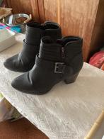 Zwarte laarzen, Ophalen, Hoge laarzen, Zwart, Gedragen