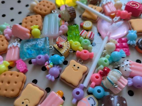 Potje met kralen en bedels sweets, Hobby en Vrije tijd, Kralen en Sieraden maken, Nieuw, Bedel, Ophalen of Verzenden