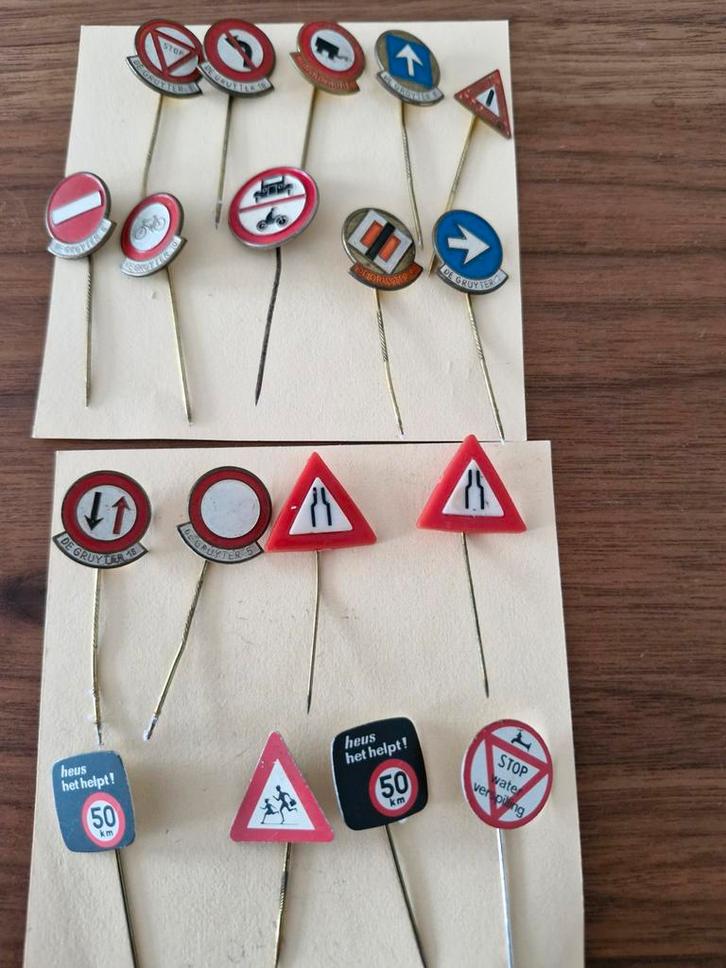Sp 079 Verzameling De Gruyter Verkeersbord Speldjes 18 stuks, Verzamelen, Speldjes, Pins en Buttons, Gebruikt, Speldje of Pin