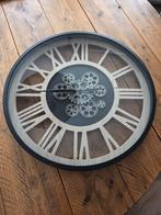 Moderne wandklok met tandwielen, Huis en Inrichting, Ophalen, Zo goed als nieuw, Analoog, Wandklok