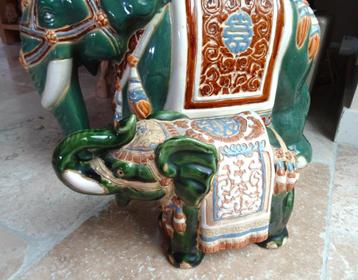 Azië, prachtig keramische olifant. Handmade. Gemerkt beschikbaar voor biedingen