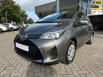 Toyota Yaris 1.0 VVT-i Business Plus, Navi, Camera, Etc., Auto's, Voorwielaandrijving, Gebruikt, Euro 6, 730 kg