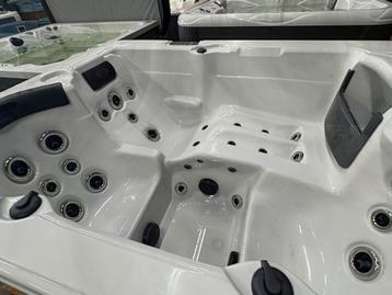 Silverspa 3 erg goede massage spa incl bezorging&garantie  beschikbaar voor biedingen