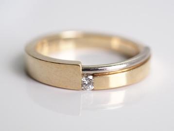 14 krt gouden bandring met diamant beschikbaar voor biedingen