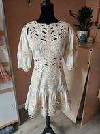Maje Jurk Maat 40, Kleding | Dames, Jurken, Maat 38/40 (M), Verzenden, Beige, Boven de knie