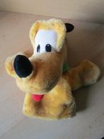 Disney Pluto pluche handpop 26cm Disneyland, Ophalen of Verzenden, Goofy of Pluto, Zo goed als nieuw, Knuffel