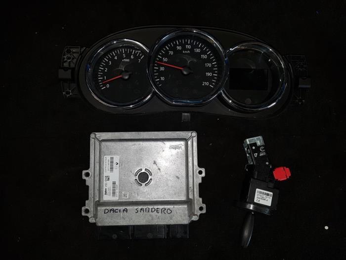 Kontaktslot + Sleutel van een Dacia Sandero, Auto-onderdelen, Overige Auto-onderdelen, Dacia, Gebruikt, 3 maanden garantie